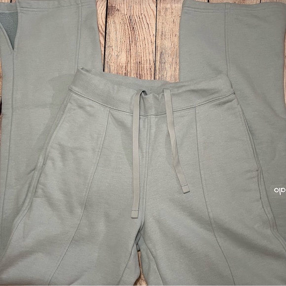 Alo Yoga Straight Leg Sweatpants - Picture 1 of 7